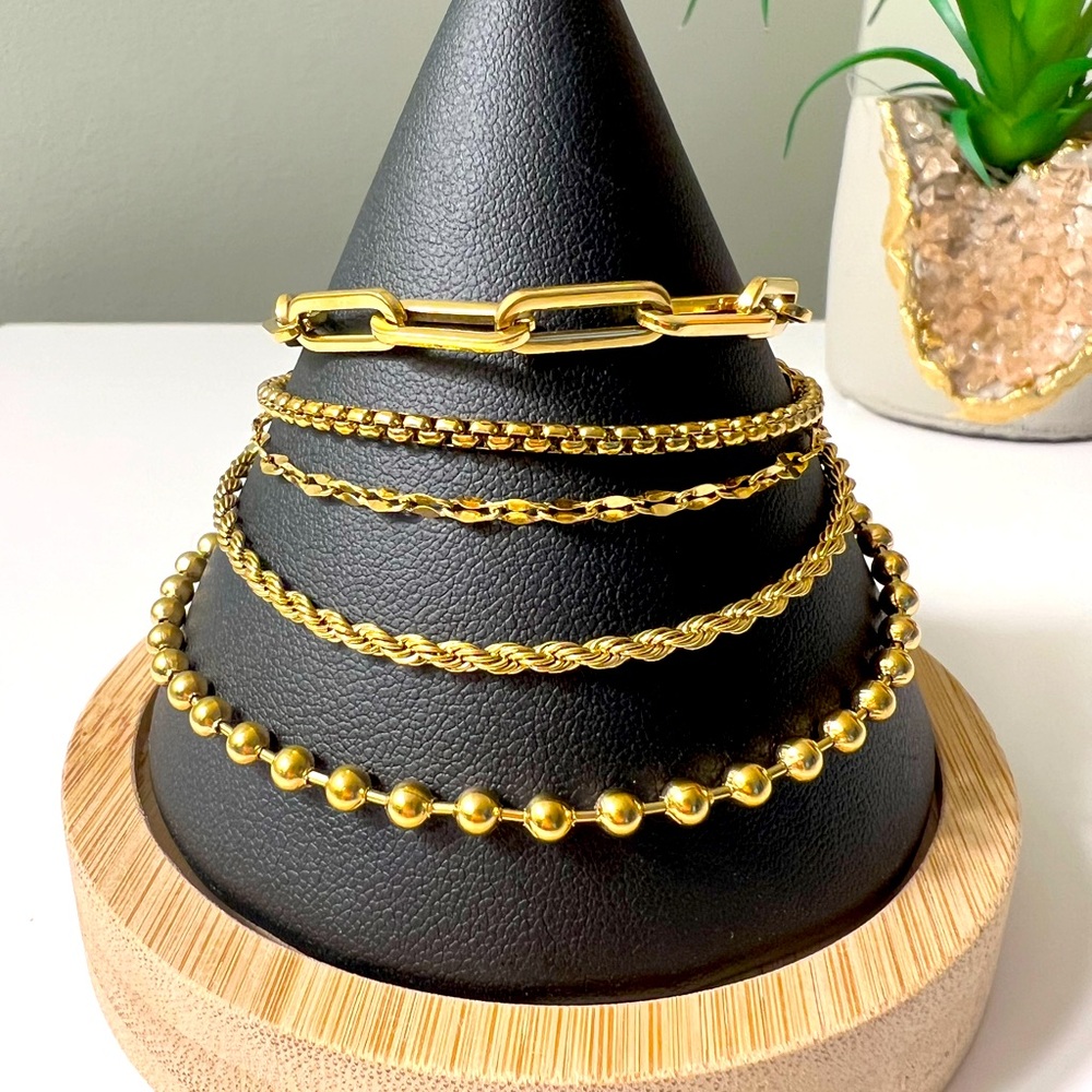 NEW IN BOX 💛 Set of 5 Elegant 18K Gold Plated Bracelets - Picture 2 of 4